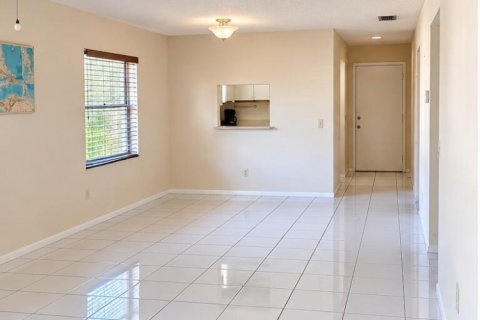Condo in Port St. Lucie, Florida, 2 bedrooms  № 2382925 - photo 4