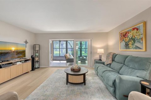 Condo in Bradenton, Florida, 2 bedrooms № 1718547 - photo 11