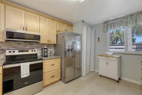 Condo in Bradenton, Florida, 2 bedrooms № 1718547 - photo 29