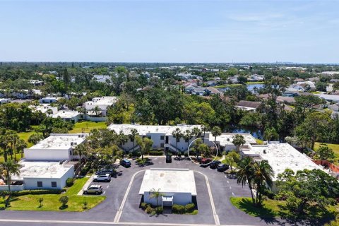 Condo in Bradenton, Florida, 2 bedrooms № 1718547 - photo 6