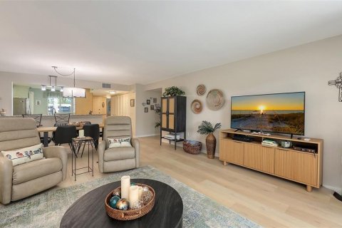 Condo in Bradenton, Florida, 2 bedrooms № 1718547 - photo 15