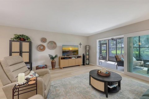 Condo in Bradenton, Florida, 2 bedrooms № 1718547 - photo 12