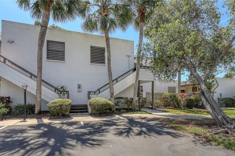 Condo in Bradenton, Florida, 2 bedrooms № 1718547 - photo 4