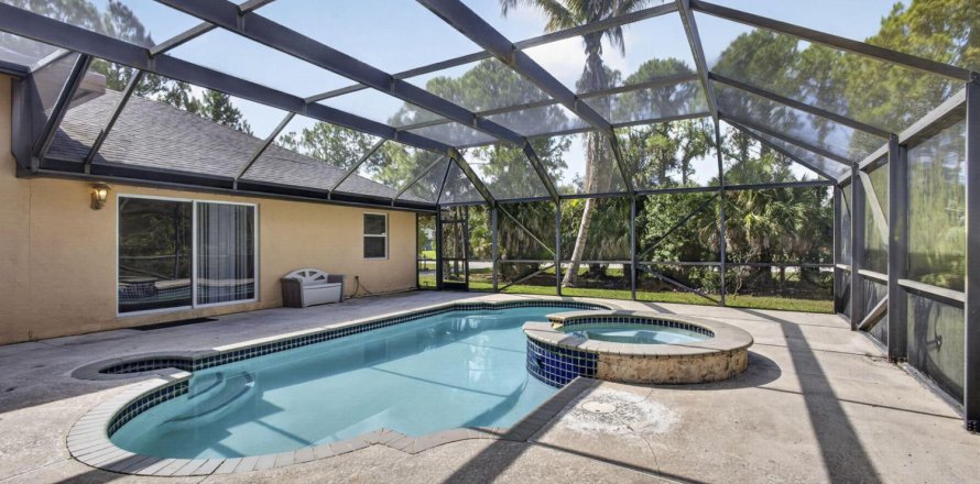 House in Loxahatchee Groves, Florida 5 bedrooms, 303.33 sq.m. № 2191056