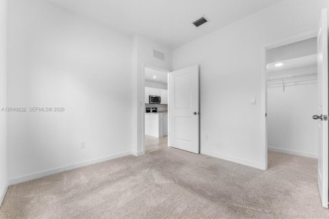 Townhouse in Lake Worth, Florida 4 bedrooms, 150.97 sq.m. № 2083595 - photo 25