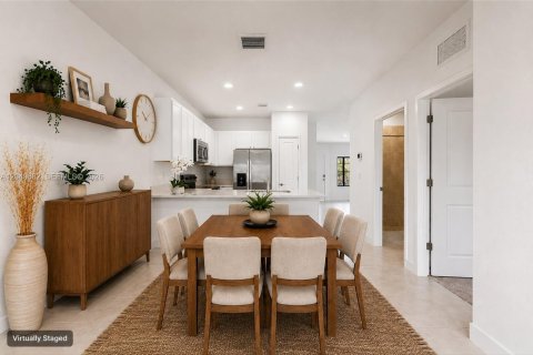 Townhouse in Lake Worth, Florida 4 bedrooms, 150.97 sq.m. № 2083595 - photo 18