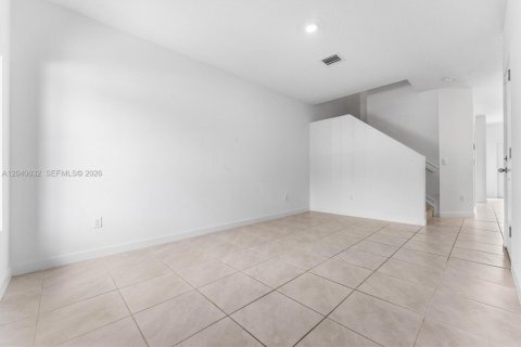 Townhouse in Lake Worth, Florida 4 bedrooms, 150.97 sq.m. № 2083595 - photo 8