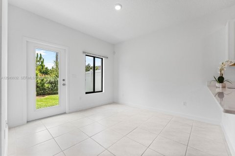 Townhouse in Lake Worth, Florida 4 bedrooms, 150.97 sq.m. № 2083595 - photo 17