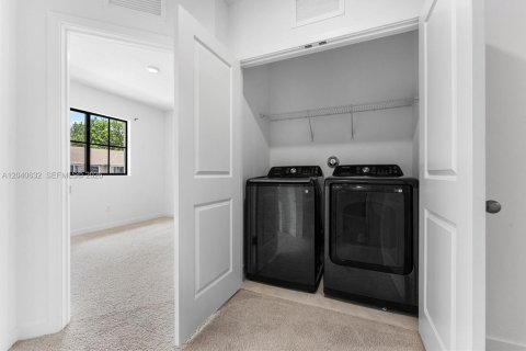 Townhouse in Lake Worth, Florida 4 bedrooms, 150.97 sq.m. № 2083595 - photo 30