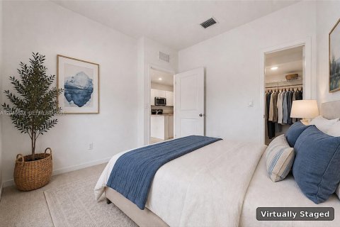 Townhouse in Lake Worth, Florida 4 bedrooms, 150.97 sq.m. № 2083595 - photo 24