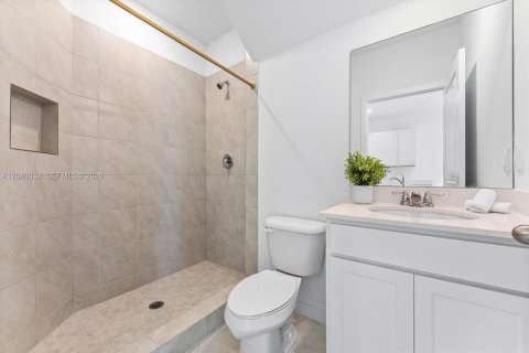 Townhouse in Lake Worth, Florida 4 bedrooms, 150.97 sq.m. № 2083595 - photo 27