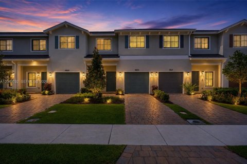 Townhouse in Lake Worth, Florida 4 bedrooms, 150.97 sq.m. № 2083595