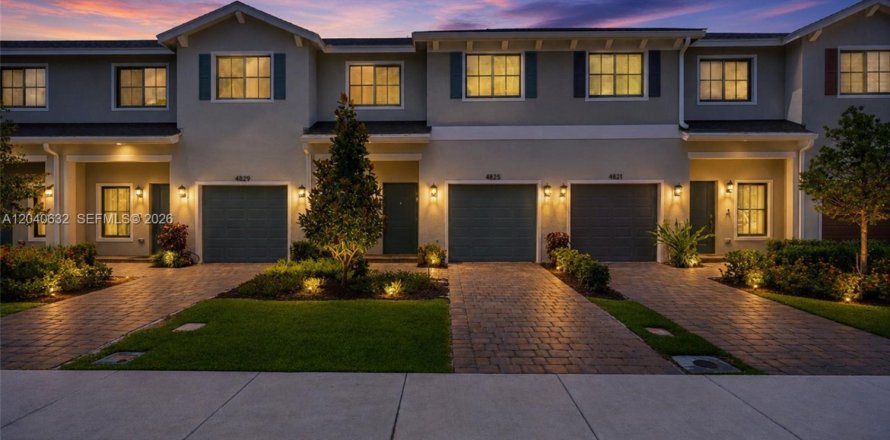Townhouse in Lake Worth, Florida 4 bedrooms, 150.97 sq.m. № 2083595
