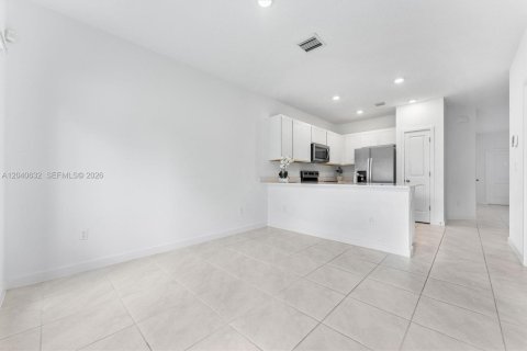 Townhouse in Lake Worth, Florida 4 bedrooms, 150.97 sq.m. № 2083595 - photo 21