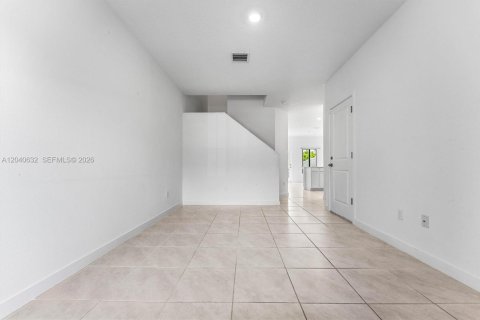Townhouse in Lake Worth, Florida 4 bedrooms, 150.97 sq.m. № 2083595 - photo 6