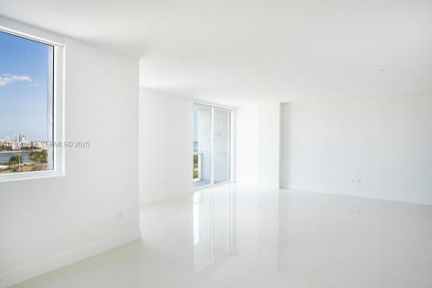 Снять в аренду кондоминиум в Майами, Флорида 2 спальни, 136.94м2, № 1984549 - фото 2