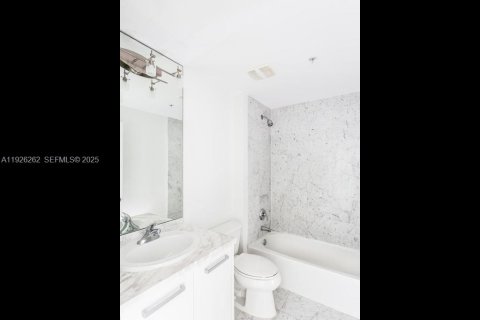 Снять в аренду кондоминиум в Майами, Флорида 2 спальни, 136.94м2, № 1984549 - фото 14