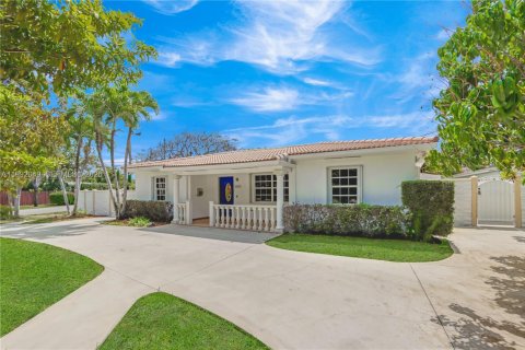 Casa en Miami, Florida 5 dormitorios, 175.49 m2 № 2056961