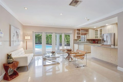 Casa en venta en Miami, Florida, 5 dormitorios, 175.49 m2 № 2056961 - foto 6