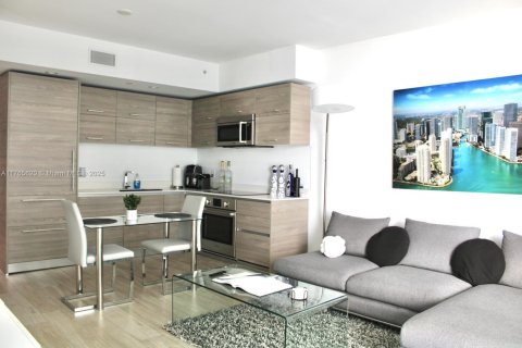 Condo in Miami, Florida, 1 bedroom  № 1959743 - photo 11