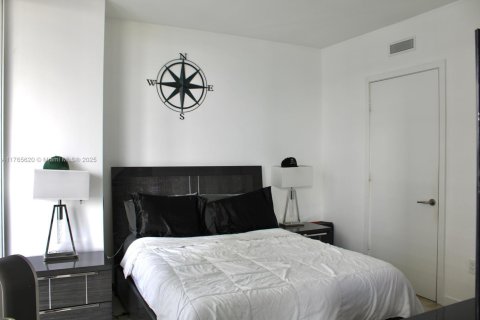 Condo in Miami, Florida, 1 bedroom  № 1959743 - photo 18