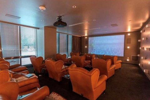 Condo in Miami, Florida, 1 bedroom  № 1959743 - photo 8