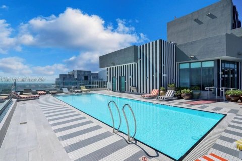 Condo in Miami, Florida, 1 bedroom  № 1959743 - photo 2