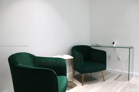 Condo in Miami, Florida, 1 bedroom  № 1959743 - photo 13