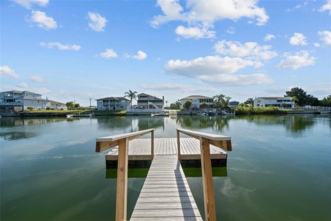 House in Hernando Beach, Florida 3 bedrooms, 149.94 sq.m. № 1661732 - photo 30