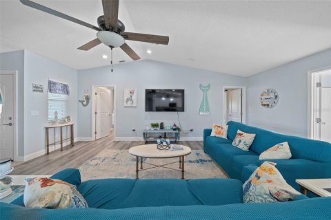 House in Hernando Beach, Florida 3 bedrooms, 149.94 sq.m. № 1661732 - photo 16