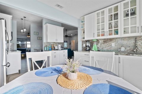 House in Hernando Beach, Florida 3 bedrooms, 149.94 sq.m. № 1661732 - photo 22