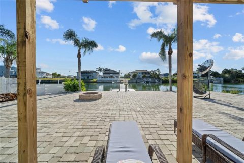House in Hernando Beach, Florida 3 bedrooms, 149.94 sq.m. № 1661732 - photo 28