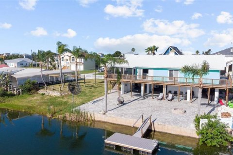House in Hernando Beach, Florida 3 bedrooms, 149.94 sq.m. № 1661732 - photo 2