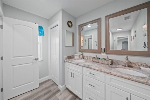 House in Hernando Beach, Florida 3 bedrooms, 149.94 sq.m. № 1661732 - photo 7