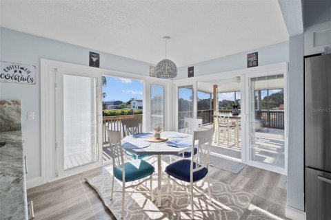 House in Hernando Beach, Florida 3 bedrooms, 149.94 sq.m. № 1661732 - photo 5