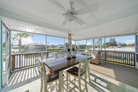 House in Hernando Beach, Florida 3 bedrooms, 149.94 sq.m. № 1661732 - photo 23
