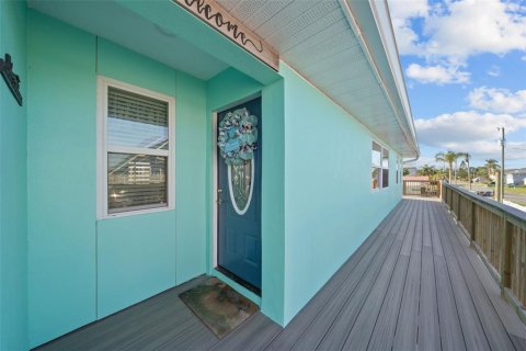 House in Hernando Beach, Florida 3 bedrooms, 149.94 sq.m. № 1661732 - photo 26