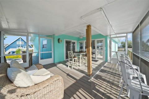 House in Hernando Beach, Florida 3 bedrooms, 149.94 sq.m. № 1661732 - photo 24