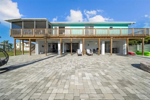 House in Hernando Beach, Florida 3 bedrooms, 149.94 sq.m. № 1661732 - photo 27