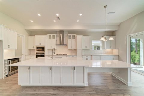 House in Sarasota, Florida 3 bedrooms, 256.04 sq.m. № 2202269 - photo 12