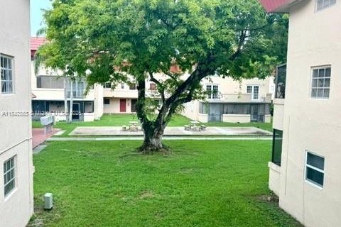 Condo in Miami, Florida, 2 bedrooms  № 1888869 - photo 18