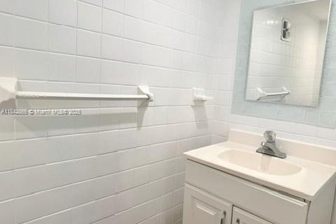 Condo in Miami, Florida, 2 bedrooms  № 1888869 - photo 14