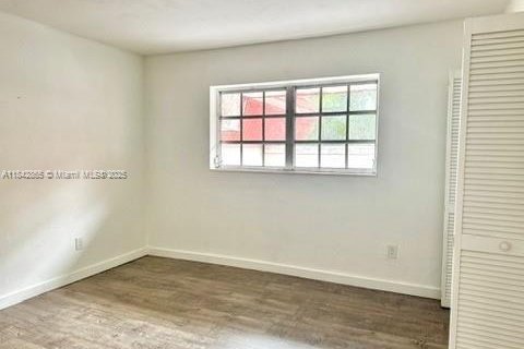 Condo in Miami, Florida, 2 bedrooms  № 1888869 - photo 11