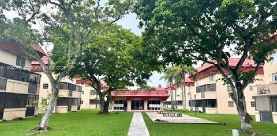 Condo in Miami, Florida, 2 bedrooms № 1888869
