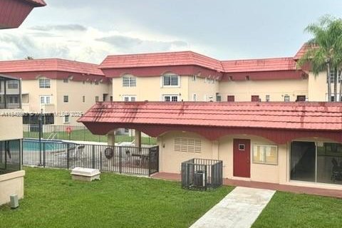 Condo in Miami, Florida, 2 bedrooms  № 1888869 - photo 17