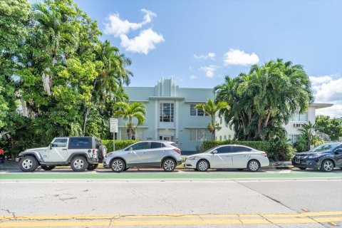Commercial property in Miami Beach, Florida 823.11 sq.m. № 1889777 - photo 2