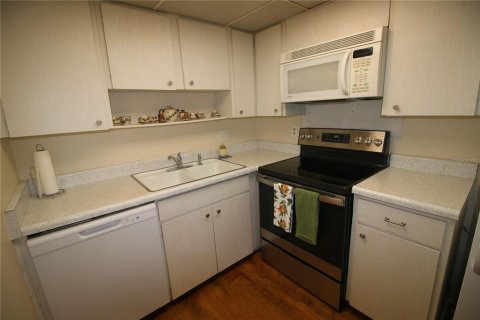 House in Sun City Center, Florida 2 bedrooms, 85.47 sq.m. № 1624489 - photo 9