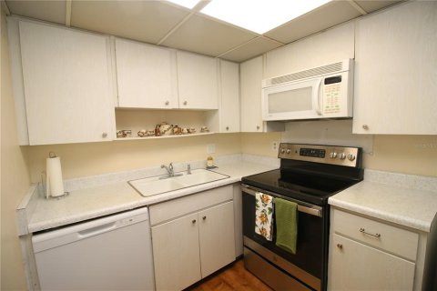 House in Sun City Center, Florida 2 bedrooms, 85.47 sq.m. № 1624489 - photo 11