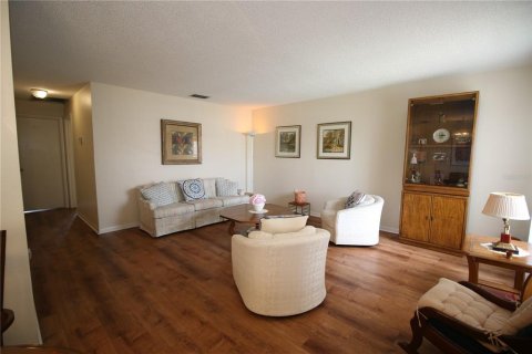 House in Sun City Center, Florida 2 bedrooms, 85.47 sq.m. № 1624489 - photo 4