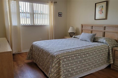 House in Sun City Center, Florida 2 bedrooms, 85.47 sq.m. № 1624489 - photo 12